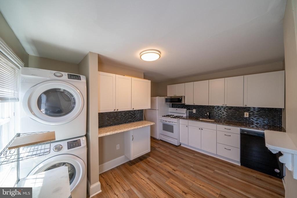 103 S Walnut Street - Photo 2