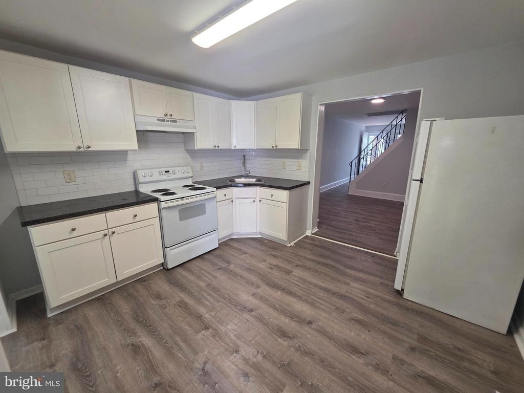 714 Roebling Avenue - Photo 6