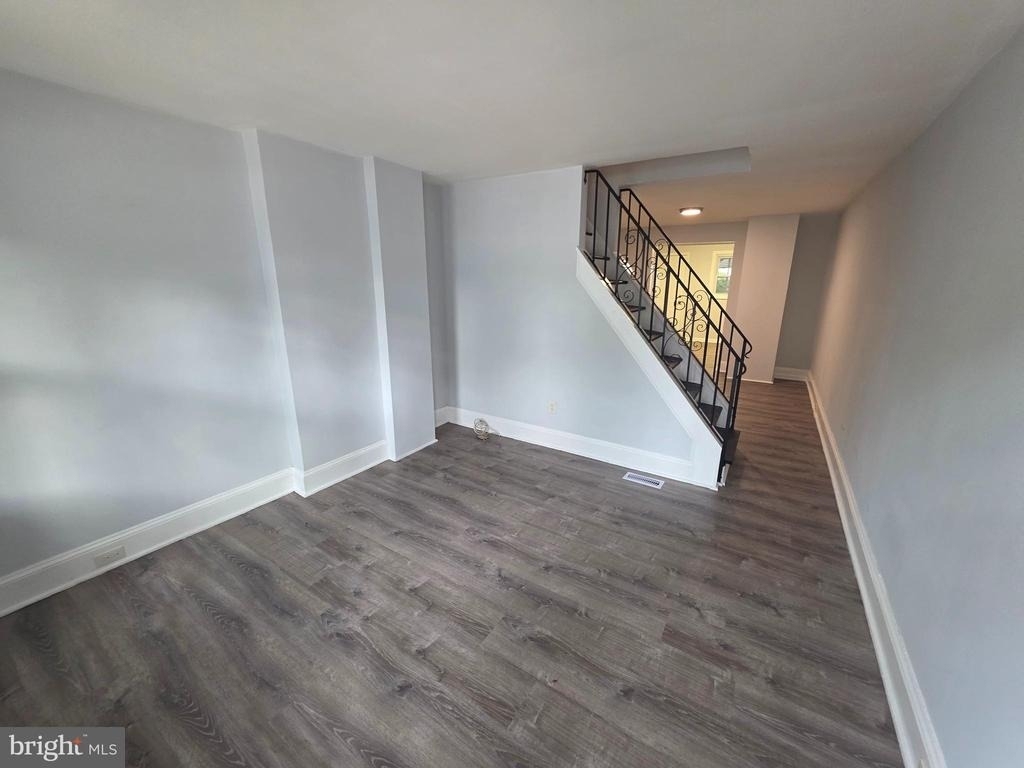 714 Roebling Avenue - Photo 2