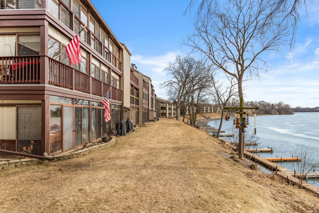 730 Cliffs Drive - Photo 23