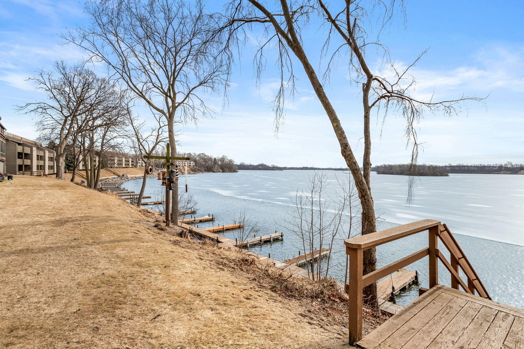 730 Cliffs Drive - Photo 1