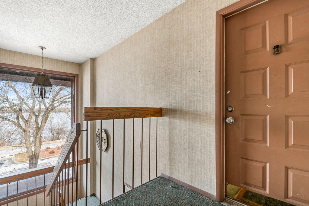 730 Cliffs Drive - Photo 4