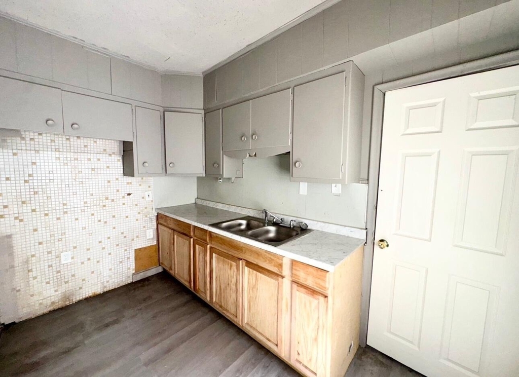 5856 Barrett Street - Photo 8