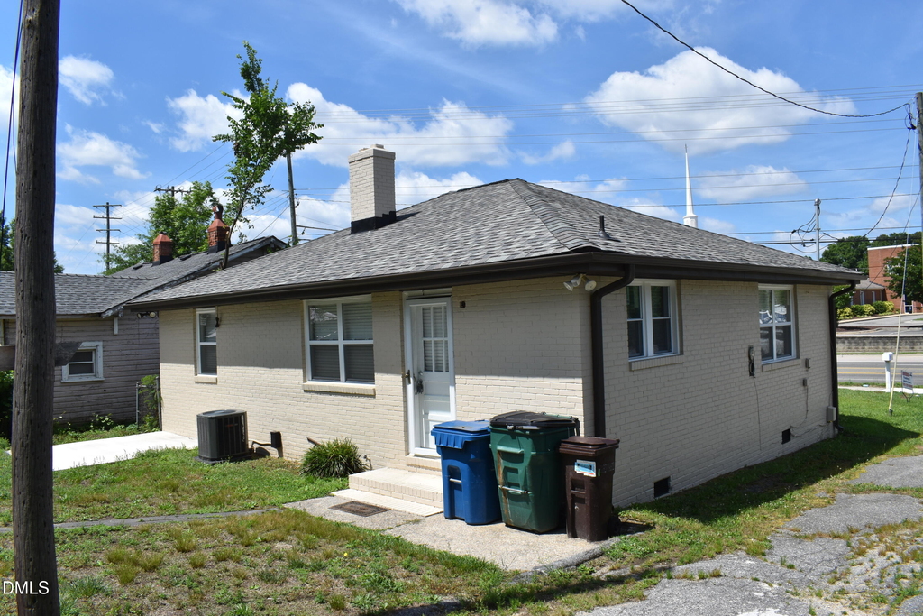 1907 S Miami Boulevard - Photo 2
