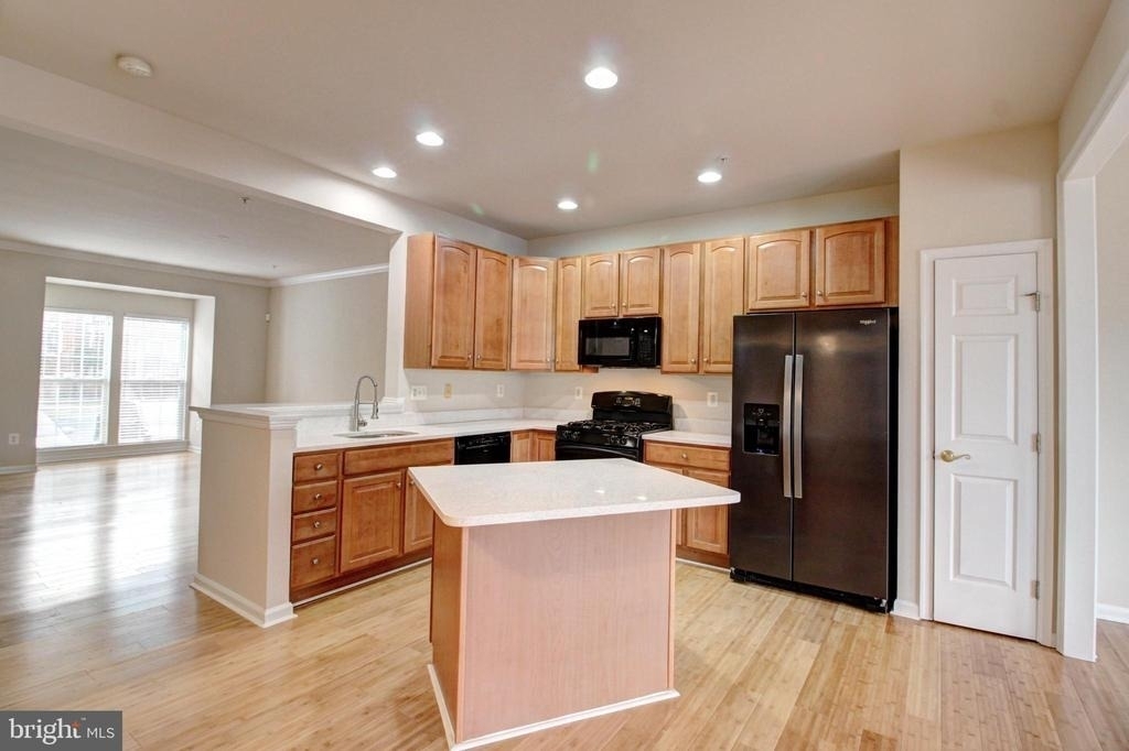 9394 Penrose Street - Photo 2