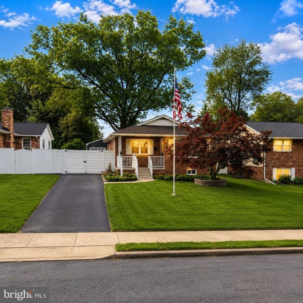 606 Apple Avenue - Photo 0