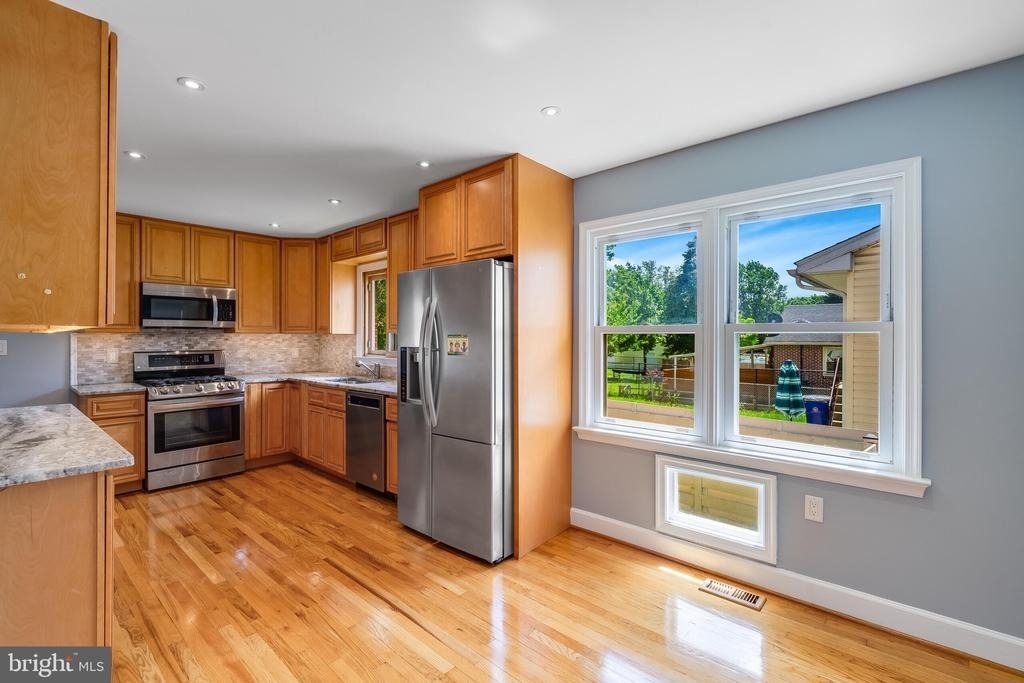606 Apple Avenue - Photo 5