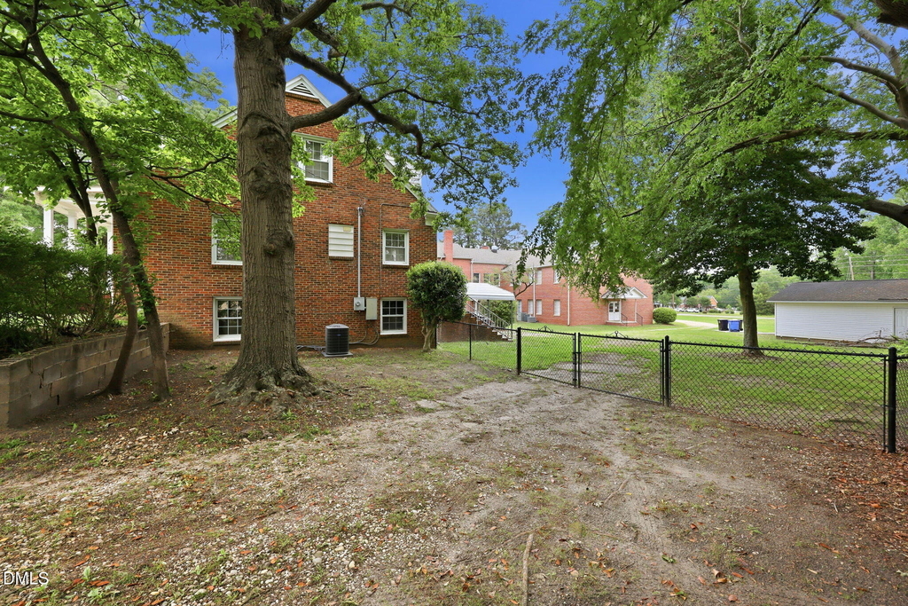 1203 S Main Street - Photo 4