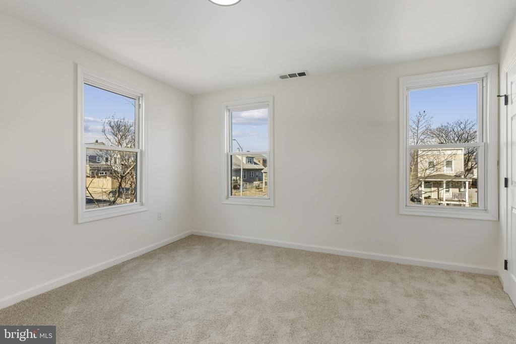 507 Washburn Avenue - Photo 11