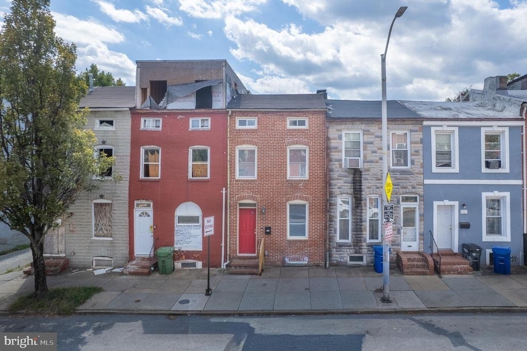 1123 W Lombard Street - Photo 0