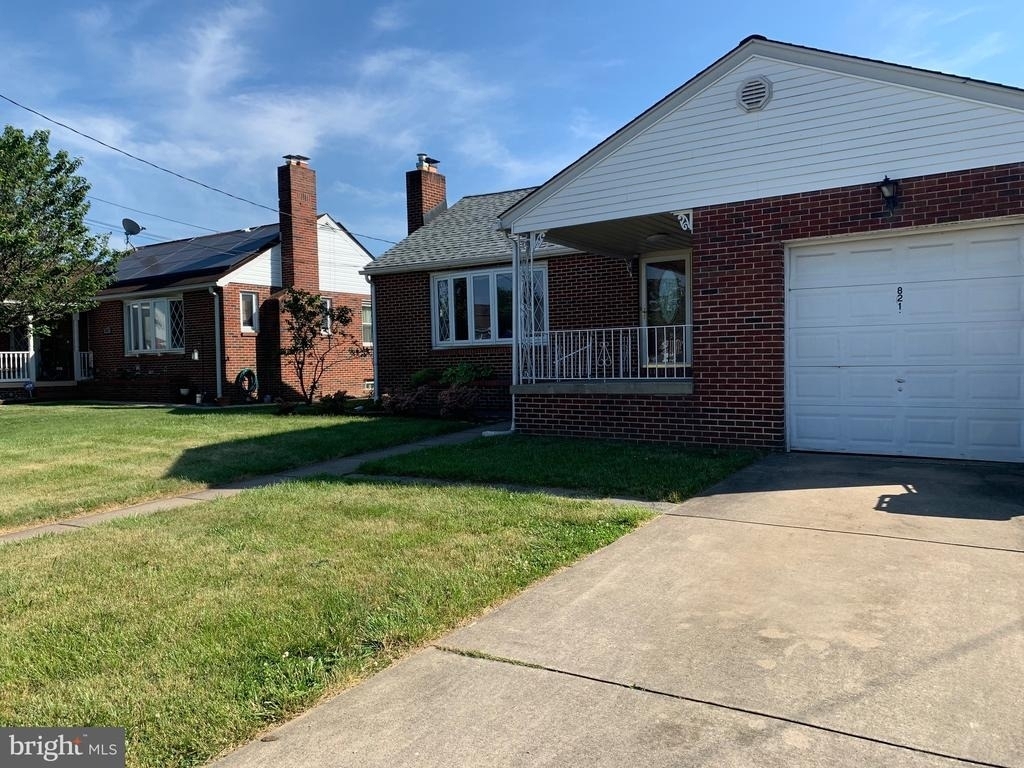 821 Lynvue Road - Photo 0