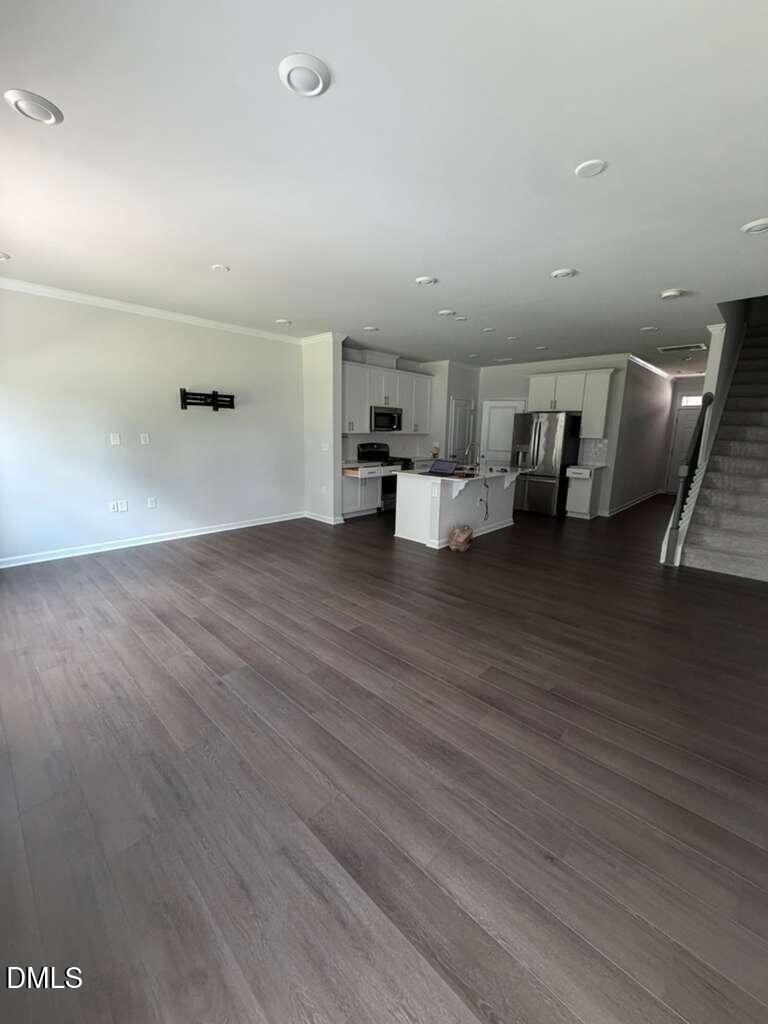 282 Paramount Drive - Photo 2