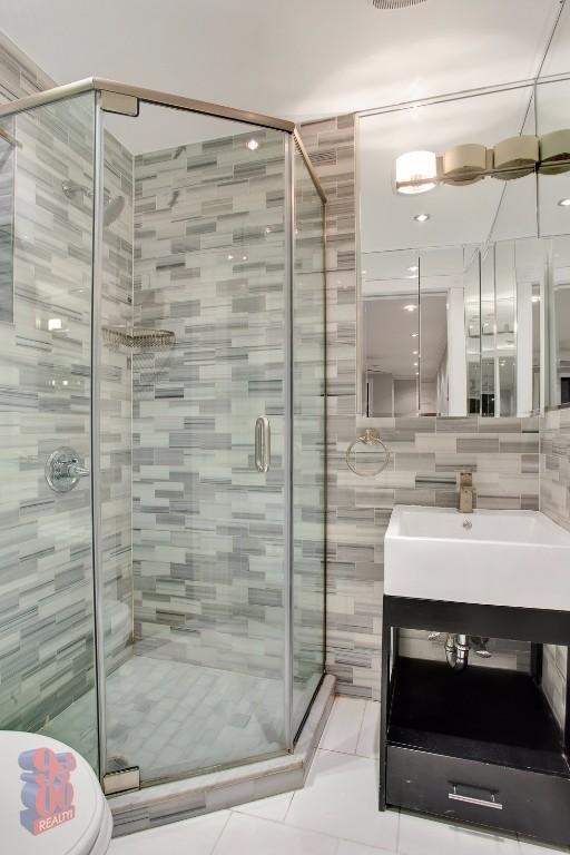 436 West 52nd Street - Photo 3