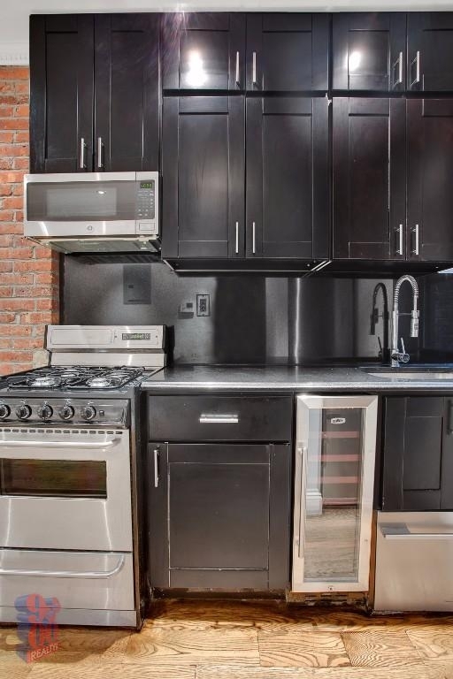 436 West 52nd Street - Photo 2