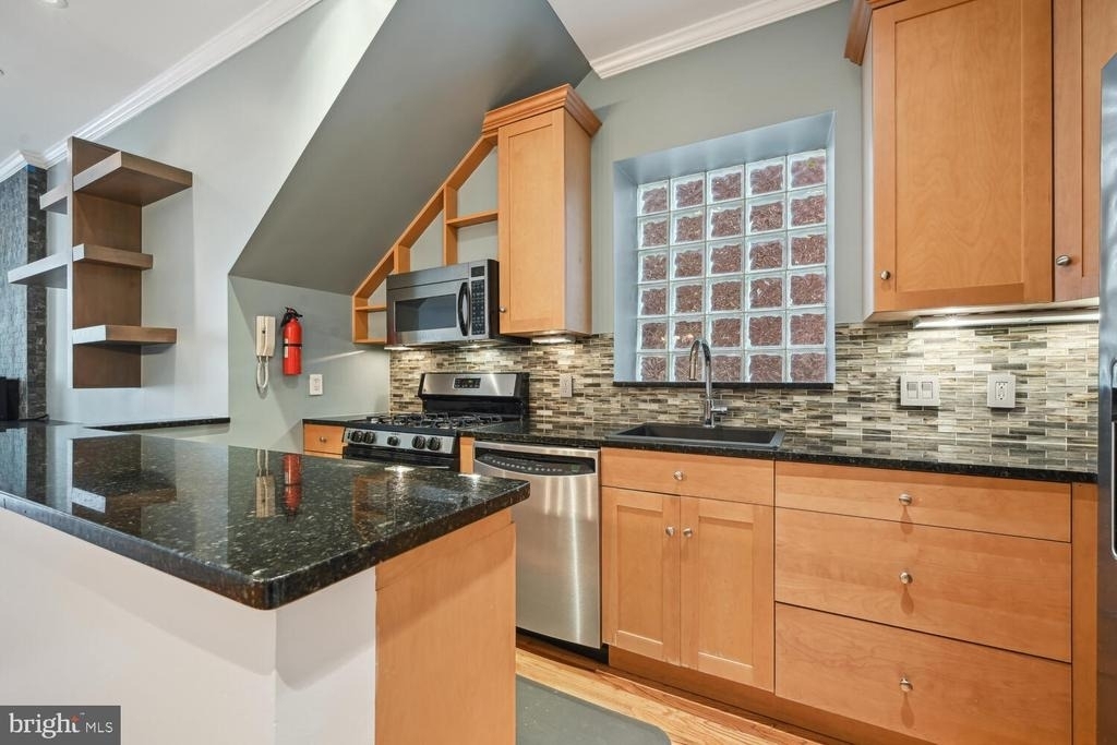 1832 Swann Street Nw - Photo 5
