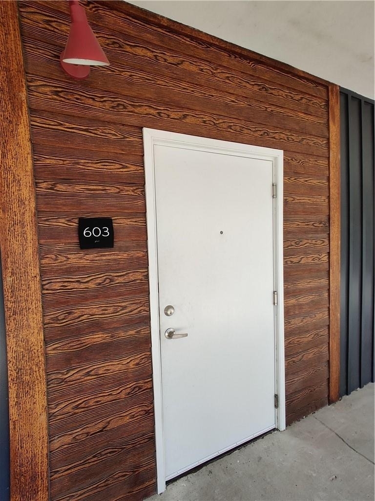 4361 S Congress Ave - Photo 2