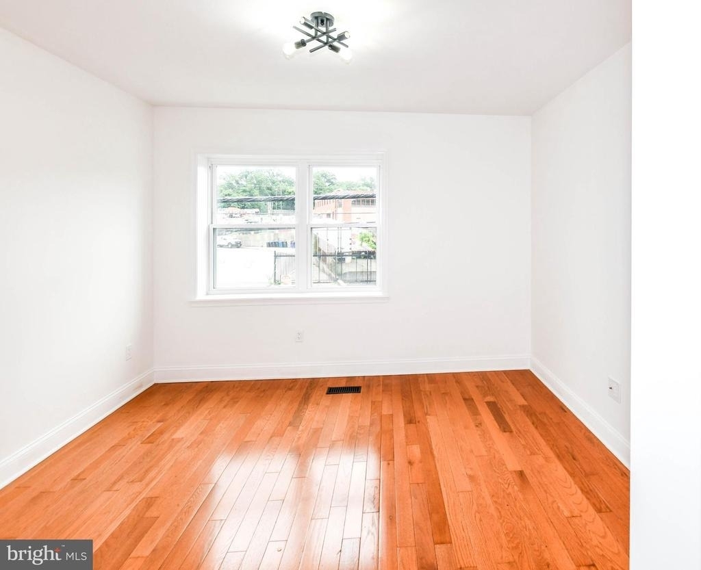 1916 West Virginia Avenue Ne - Photo 35