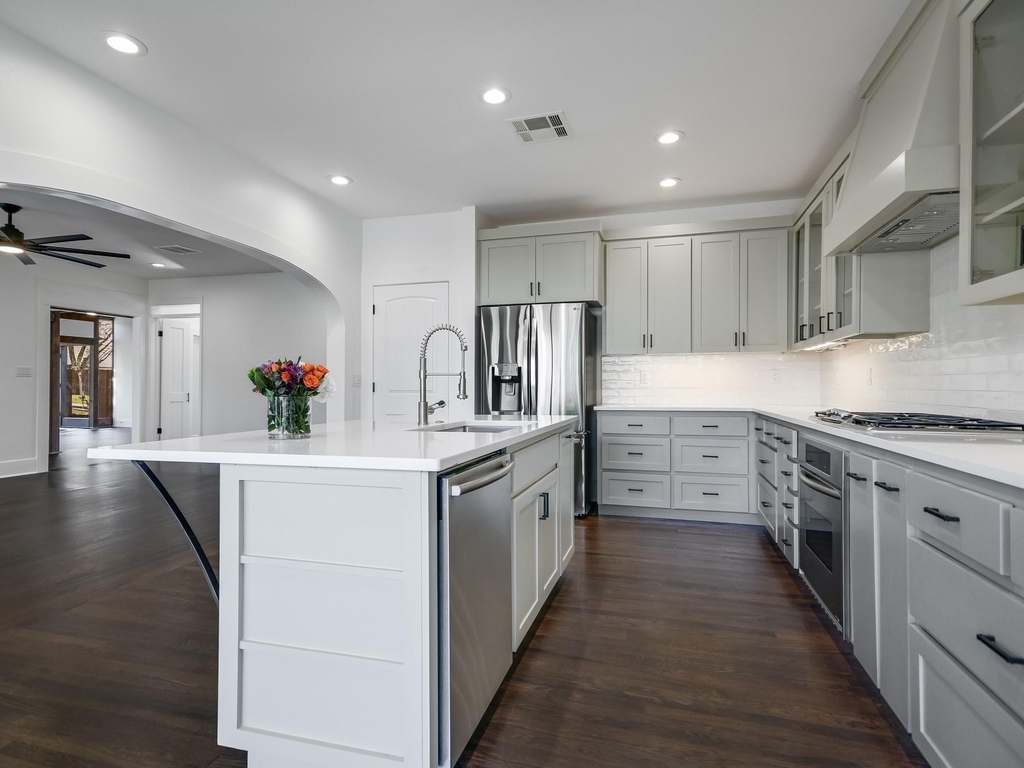2704 Oakhurst Ave - Photo 8