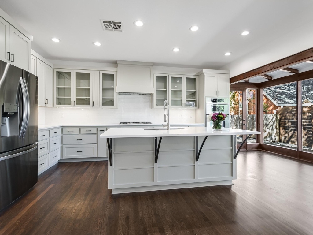 2704 Oakhurst Ave - Photo 9
