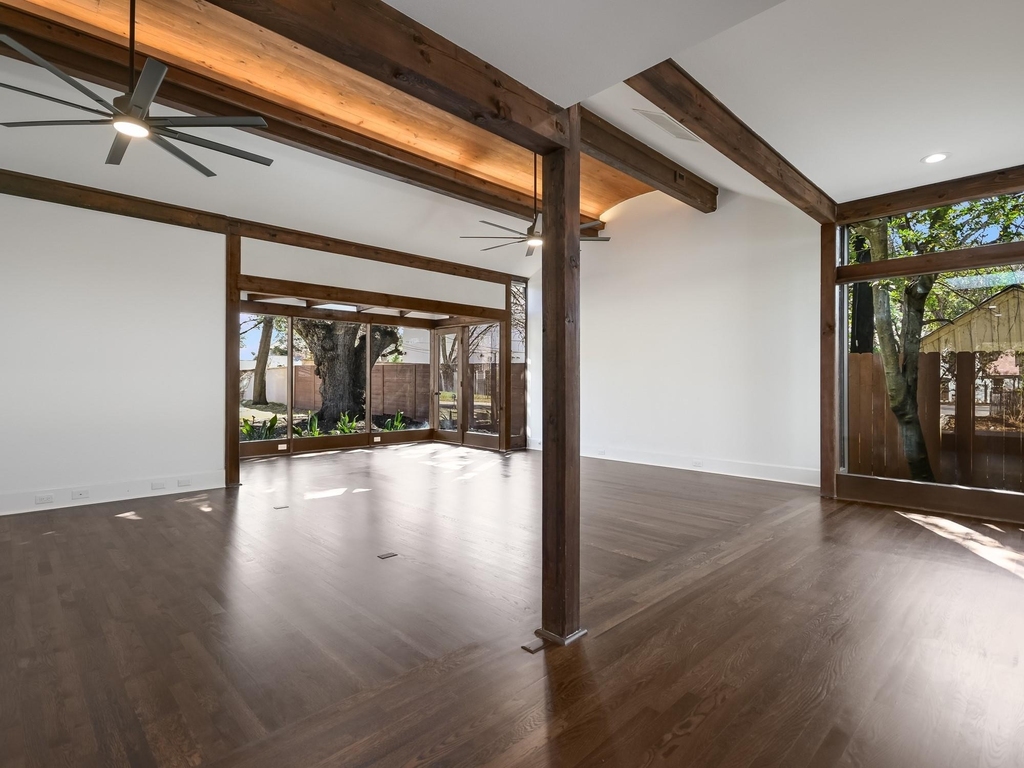 2704 Oakhurst Ave - Photo 5