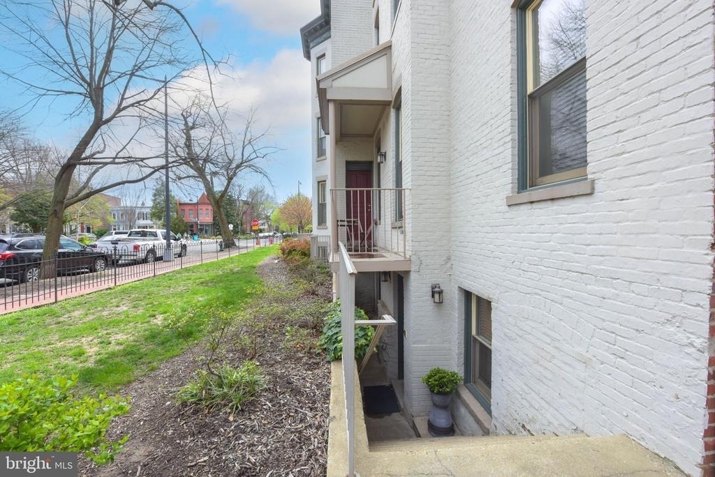 424 E Capitol Street Ne - Photo 2