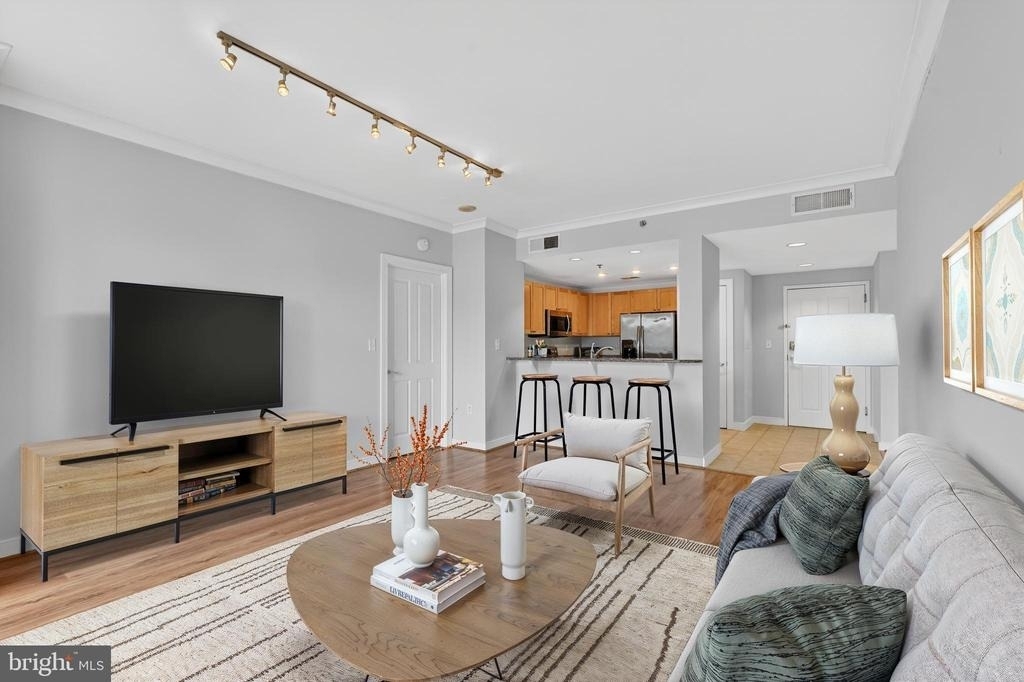 777 7th Street Nw - Photo 5