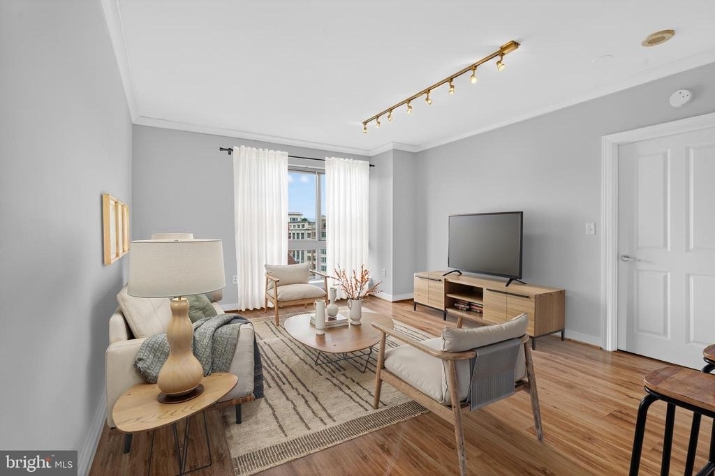 777 7th Street Nw - Photo 4
