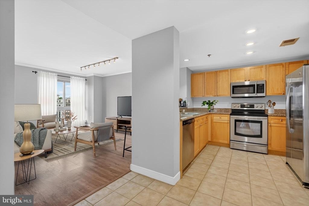 777 7th Street Nw - Photo 1