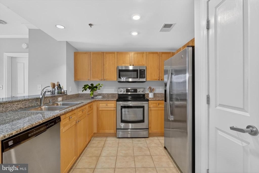 777 7th Street Nw - Photo 2