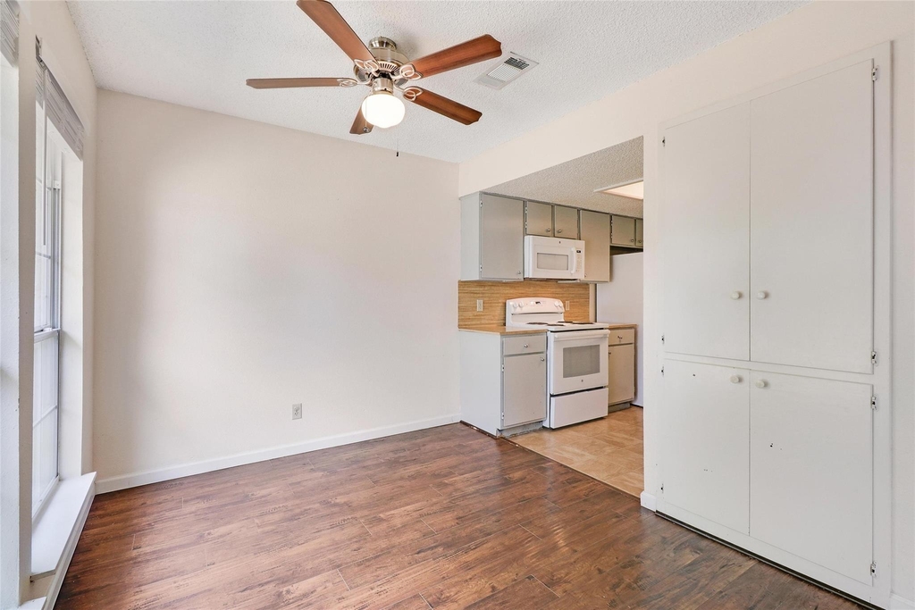 1501 Camp Craft Rd - Photo 3
