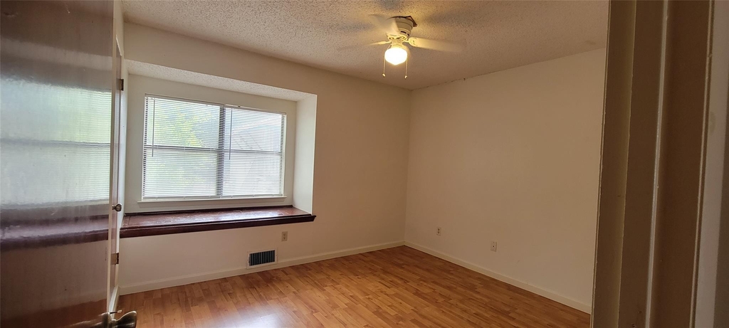 1221 W Hopkins St - Photo 12