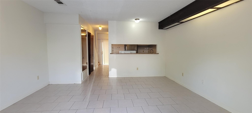 1221 W Hopkins St - Photo 4