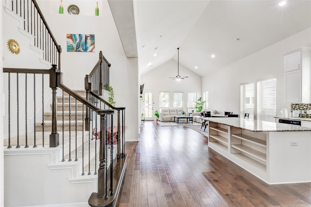 1012 Clearwell St - Photo 5