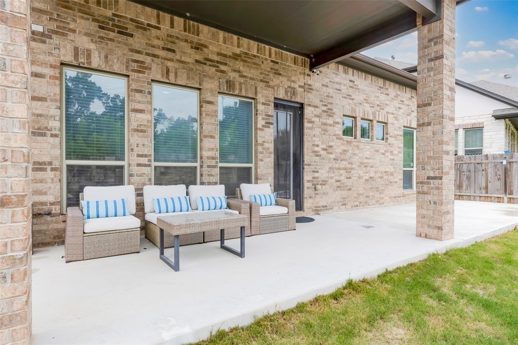 1012 Clearwell St - Photo 35