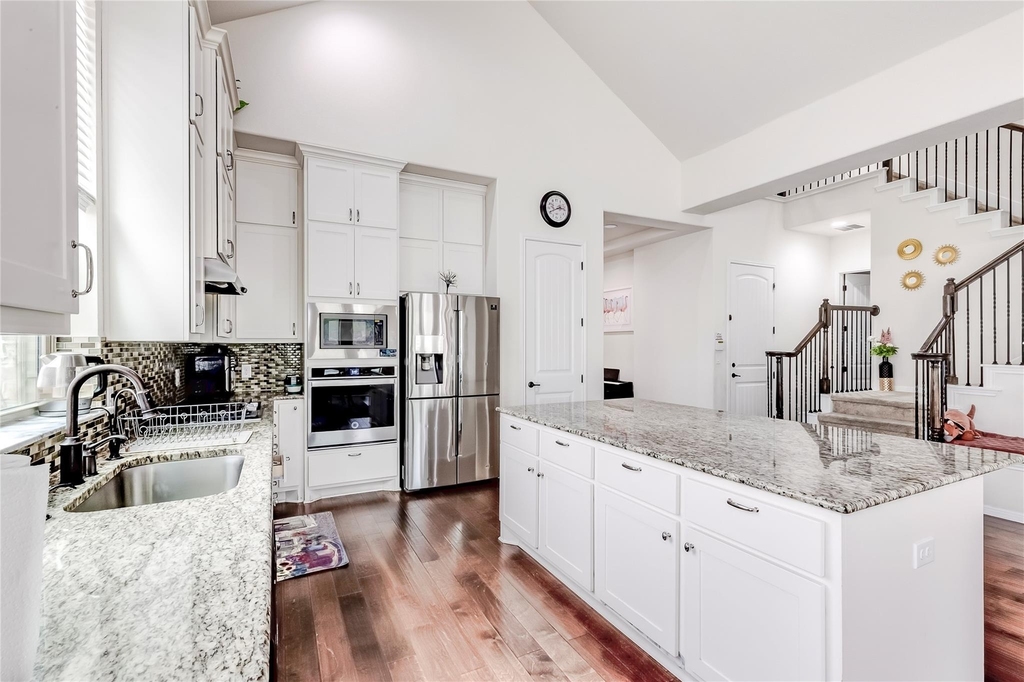 1012 Clearwell St - Photo 14