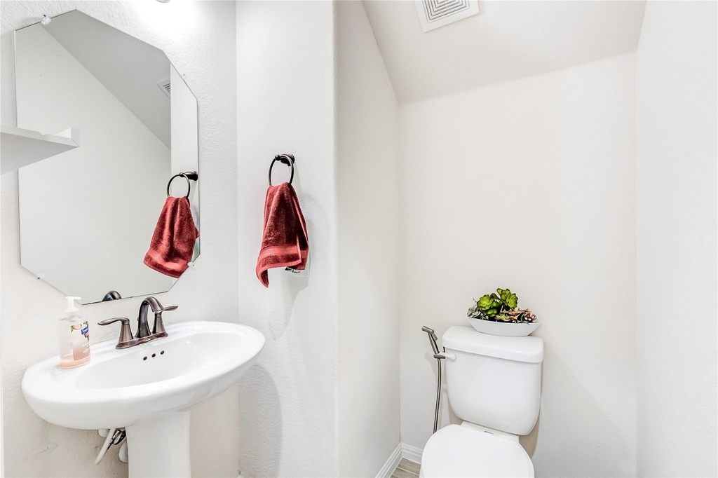 1012 Clearwell St - Photo 16