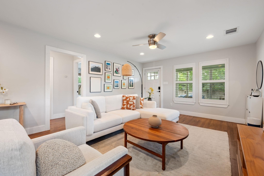 1214 Stobaugh St - Photo 3