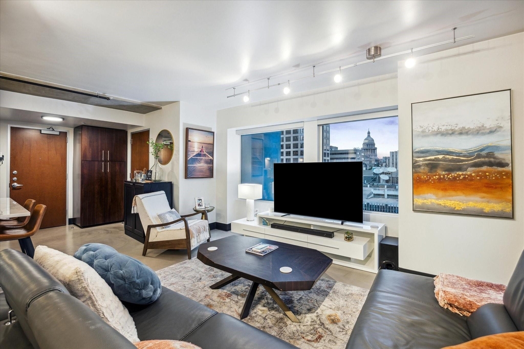 800 Brazos St - Photo 3