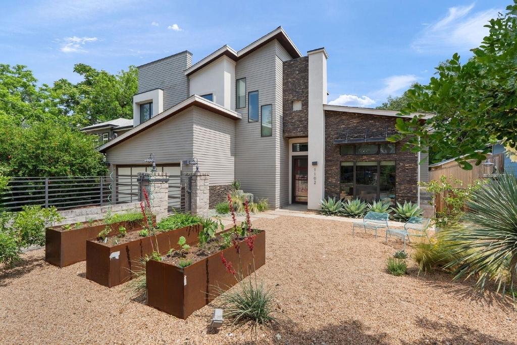 1102 W Monroe St - Photo 3