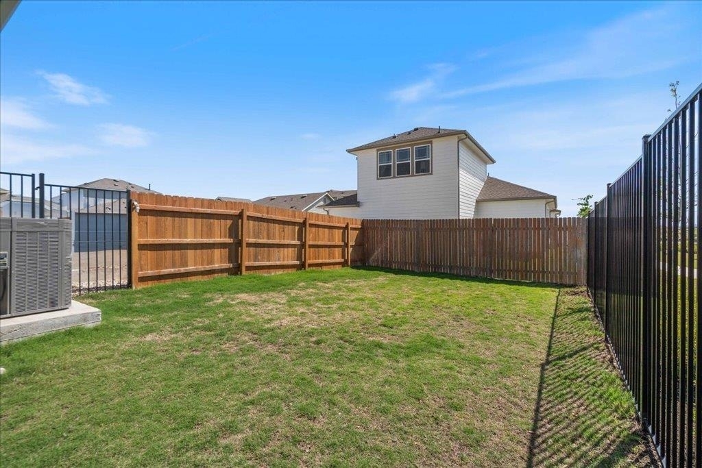 9015 Lookse Ln - Photo 6