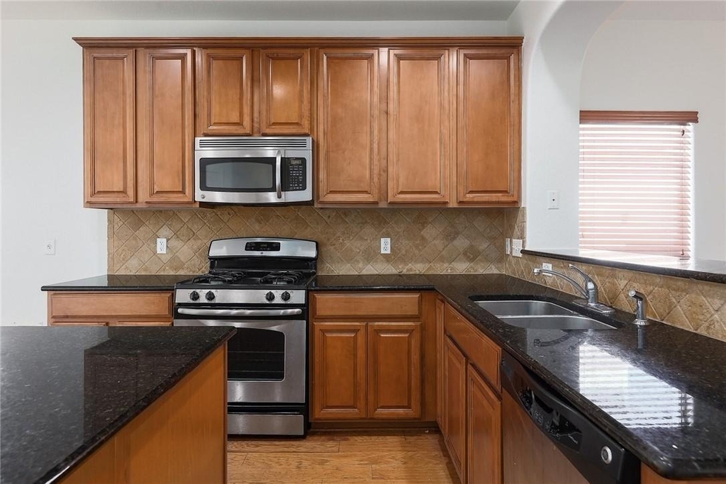 2125 Amur Dr - Photo 4