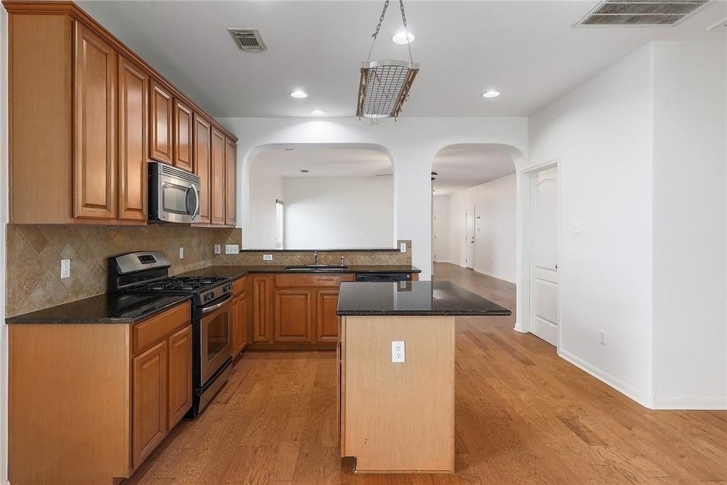 2125 Amur Dr - Photo 5