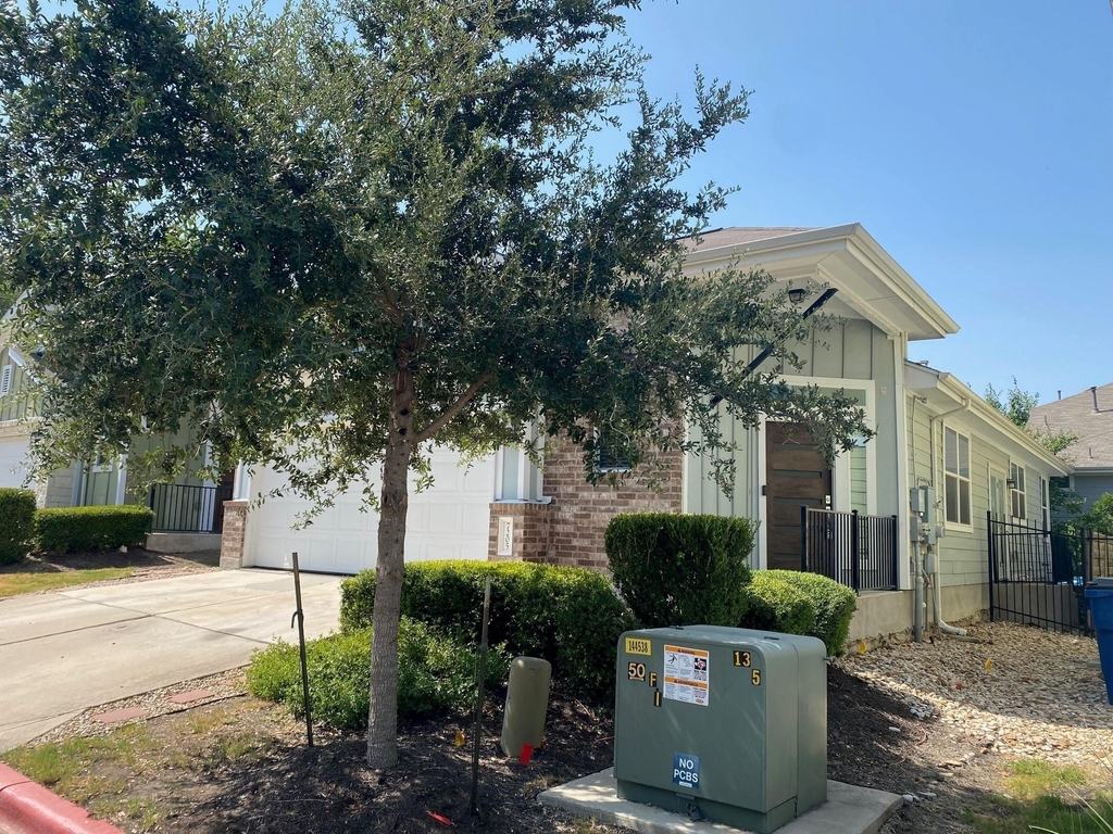 7205 Tybalt St - Photo 1