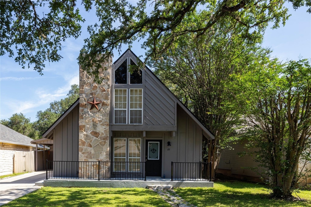 22 Stonehouse Cir - Photo 0