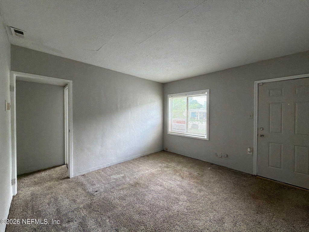 814 E 60th Street - Photo 4