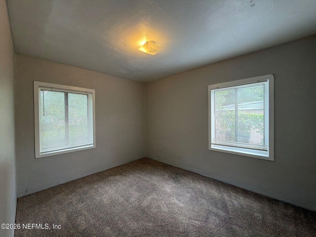 814 E 60th Street - Photo 6