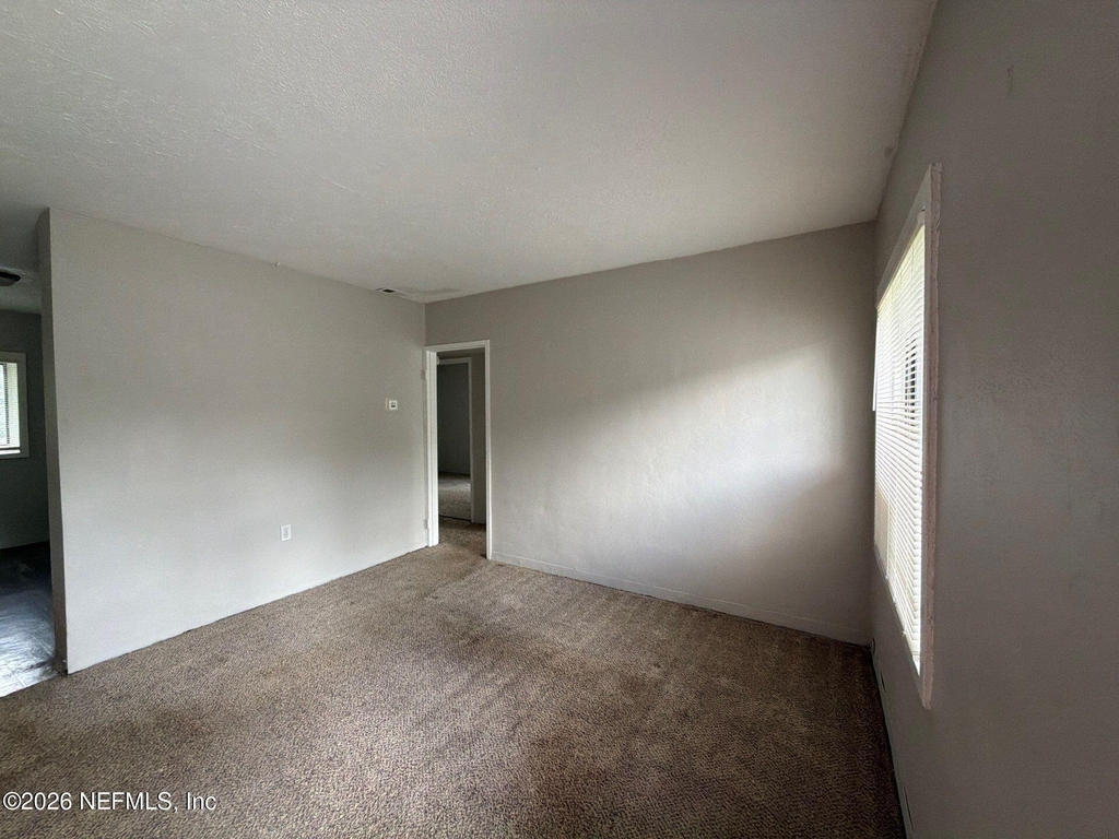 814 E 60th Street - Photo 2