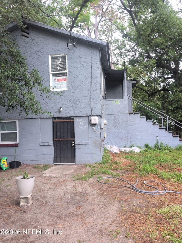 1551 W 33rd Street - Photo 10
