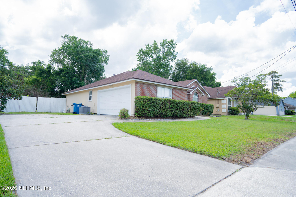 2441 University Boulevard S - Photo 2