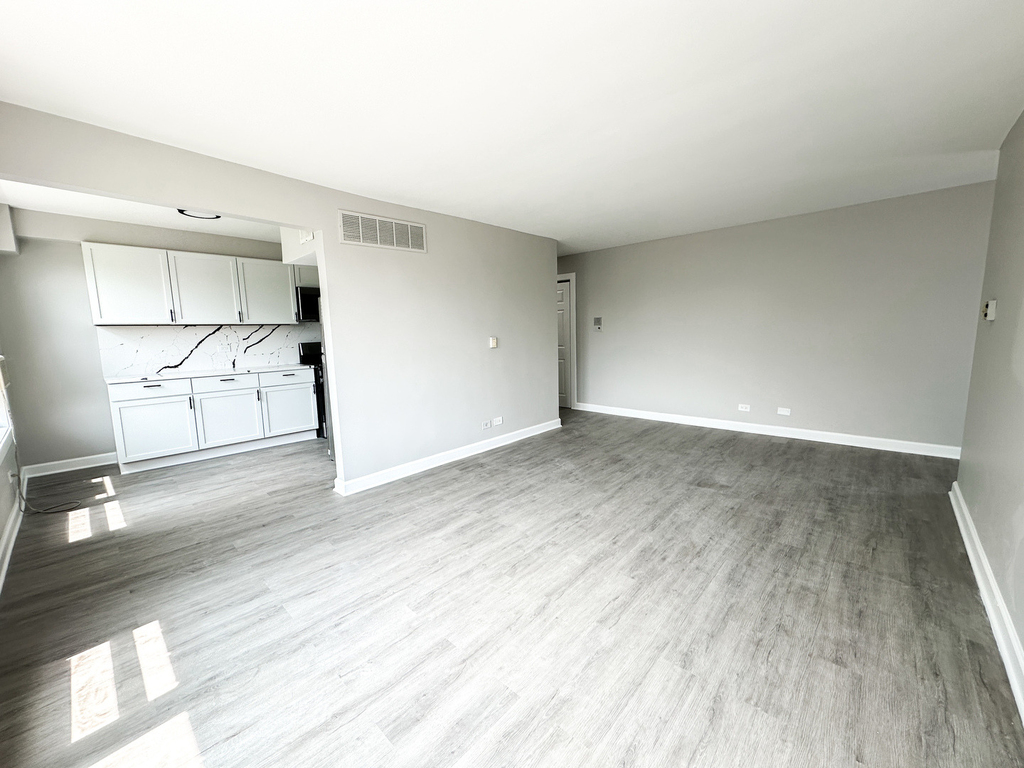 5355 N California Avenue - Photo 2